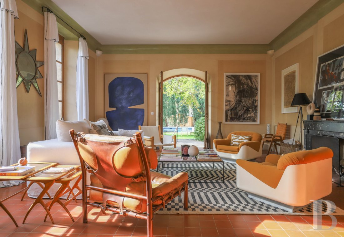 A traditional yet bold village house in the Alpes-de-Haute-Provence, to the south of Forcalquier - photo  n°9